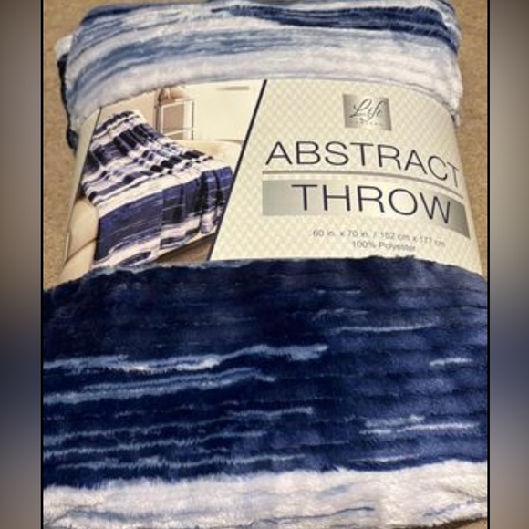 Full Sized Abstract Throw - Picture 2 of 2